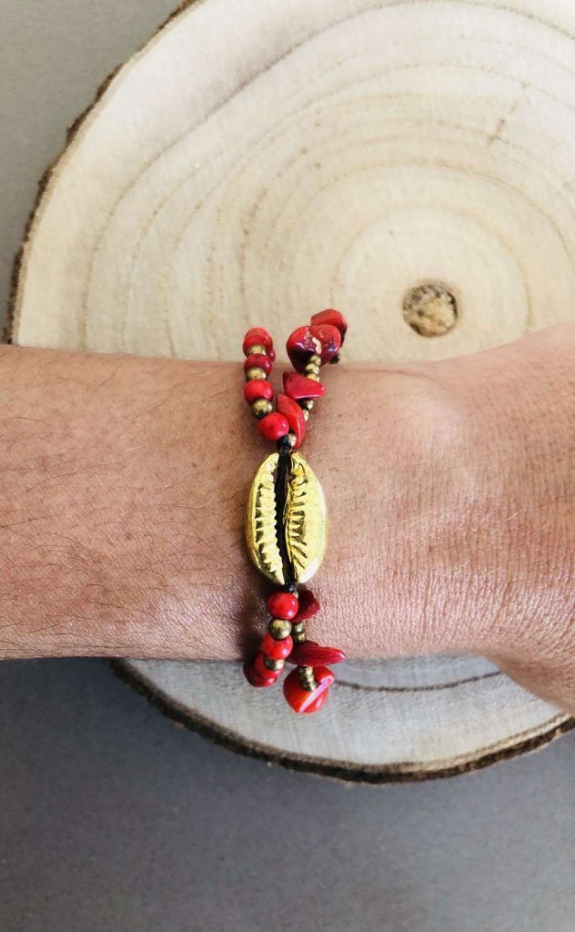 Pulsera concha y piedras rojas