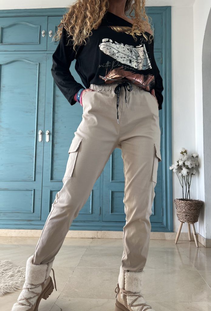 Pantalón bolsillos beige