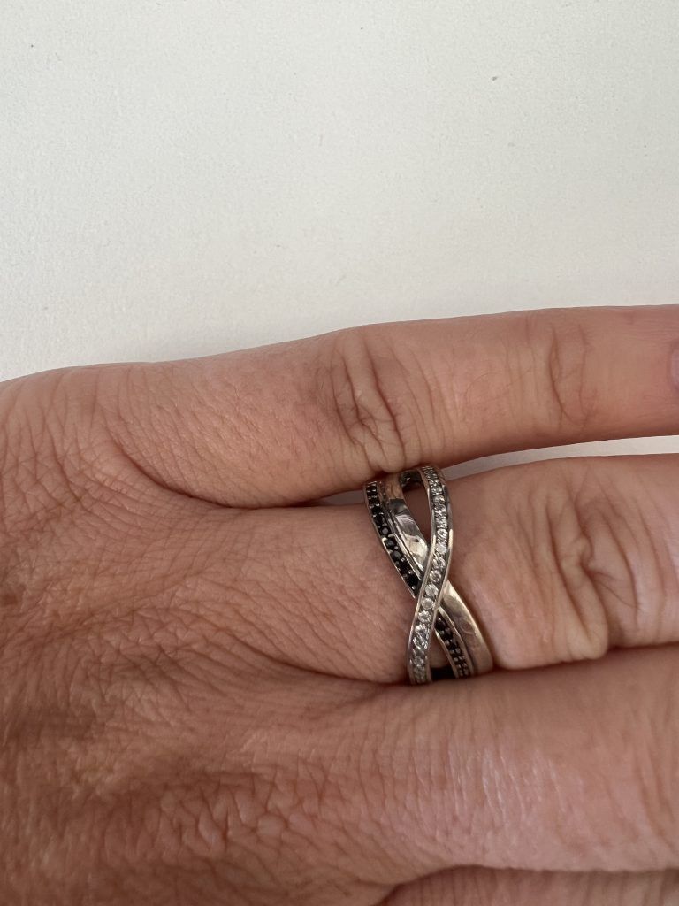 Anillo doble cruzado