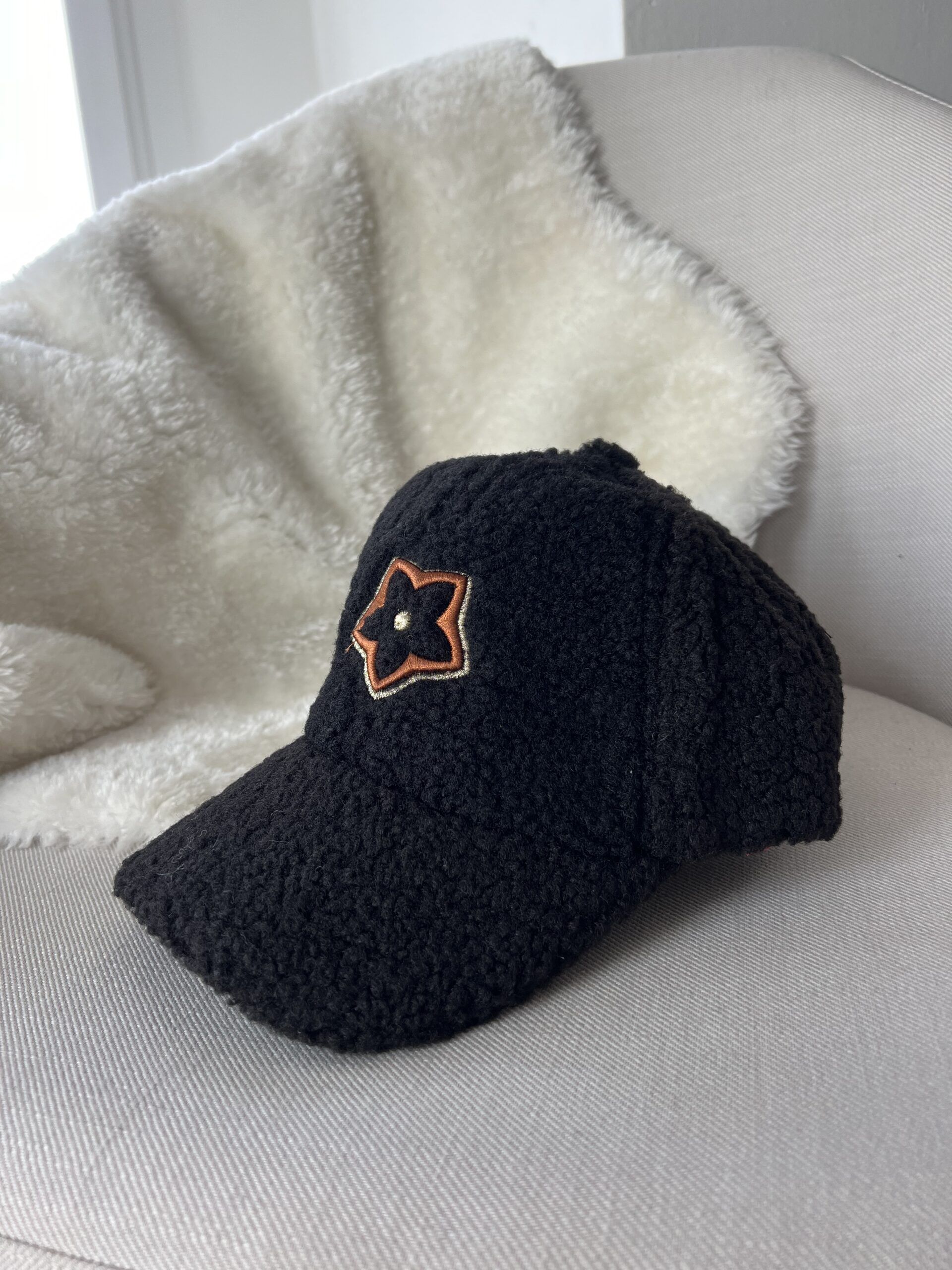 Gorra love negra