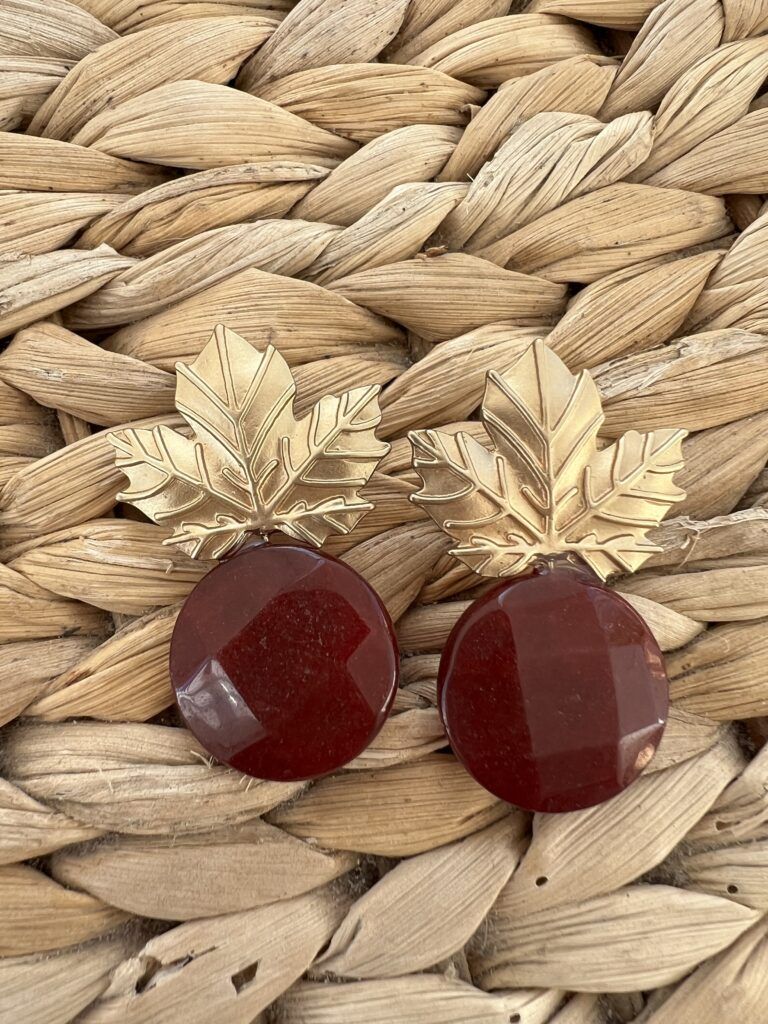 Pendientes hoja y piedra burdeos