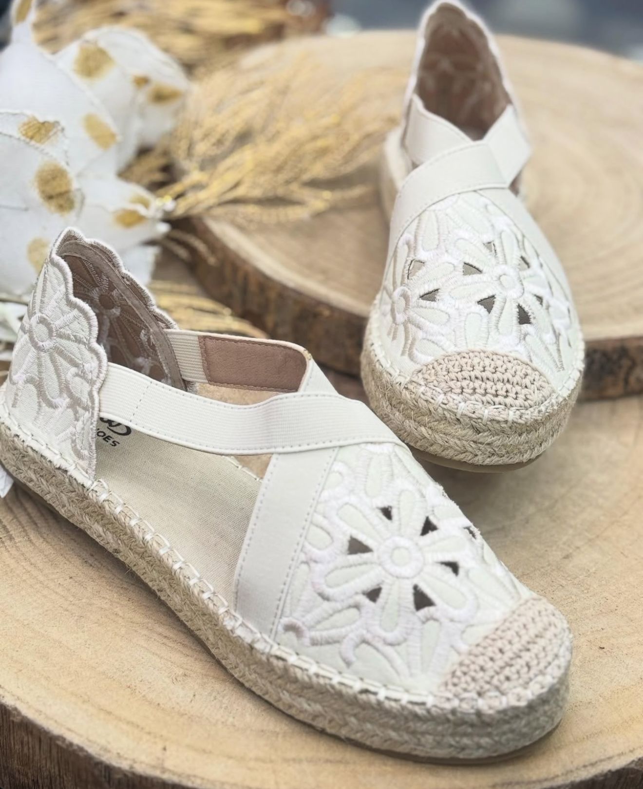 Sandalias flores beige