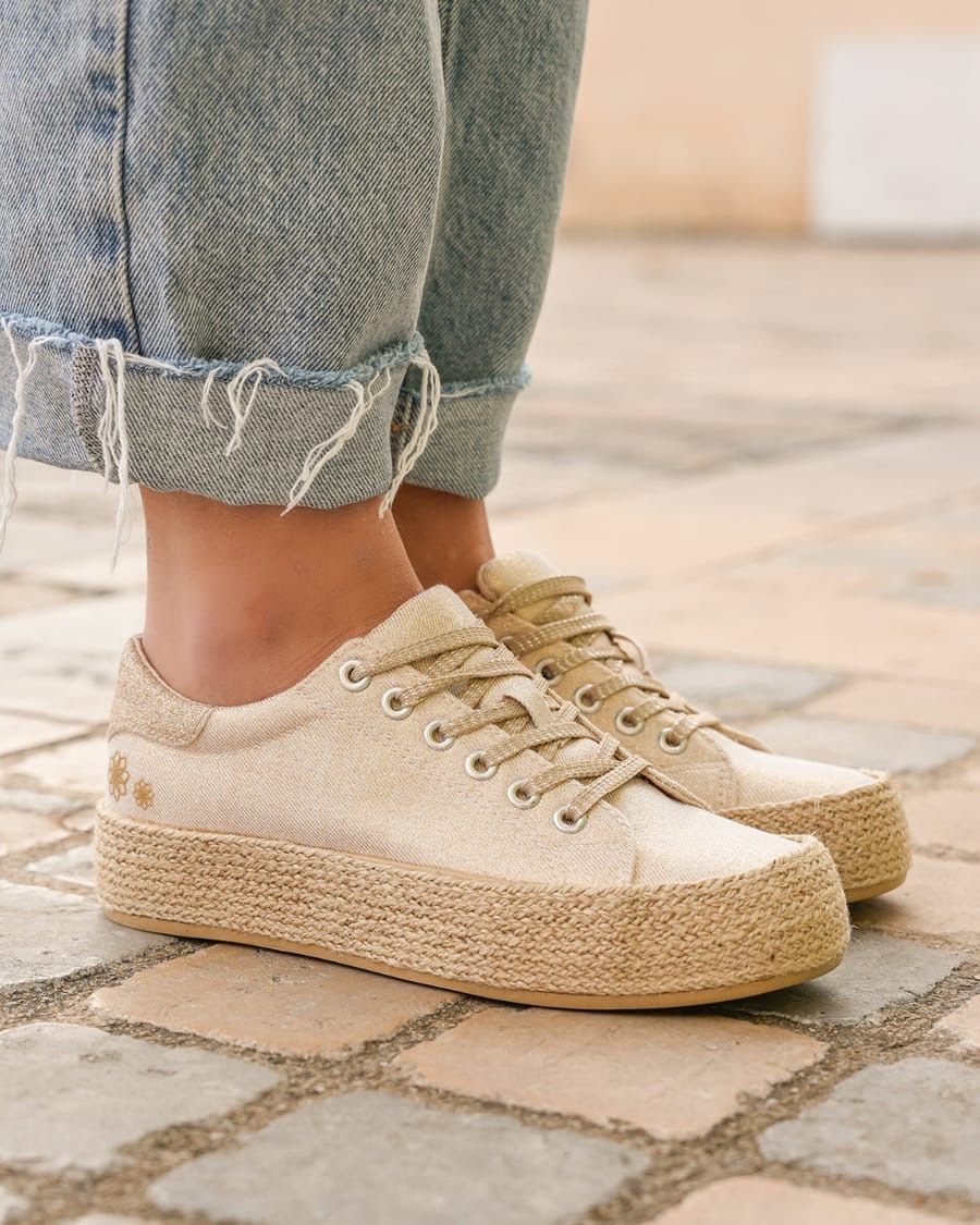 Deportivas yute doradas