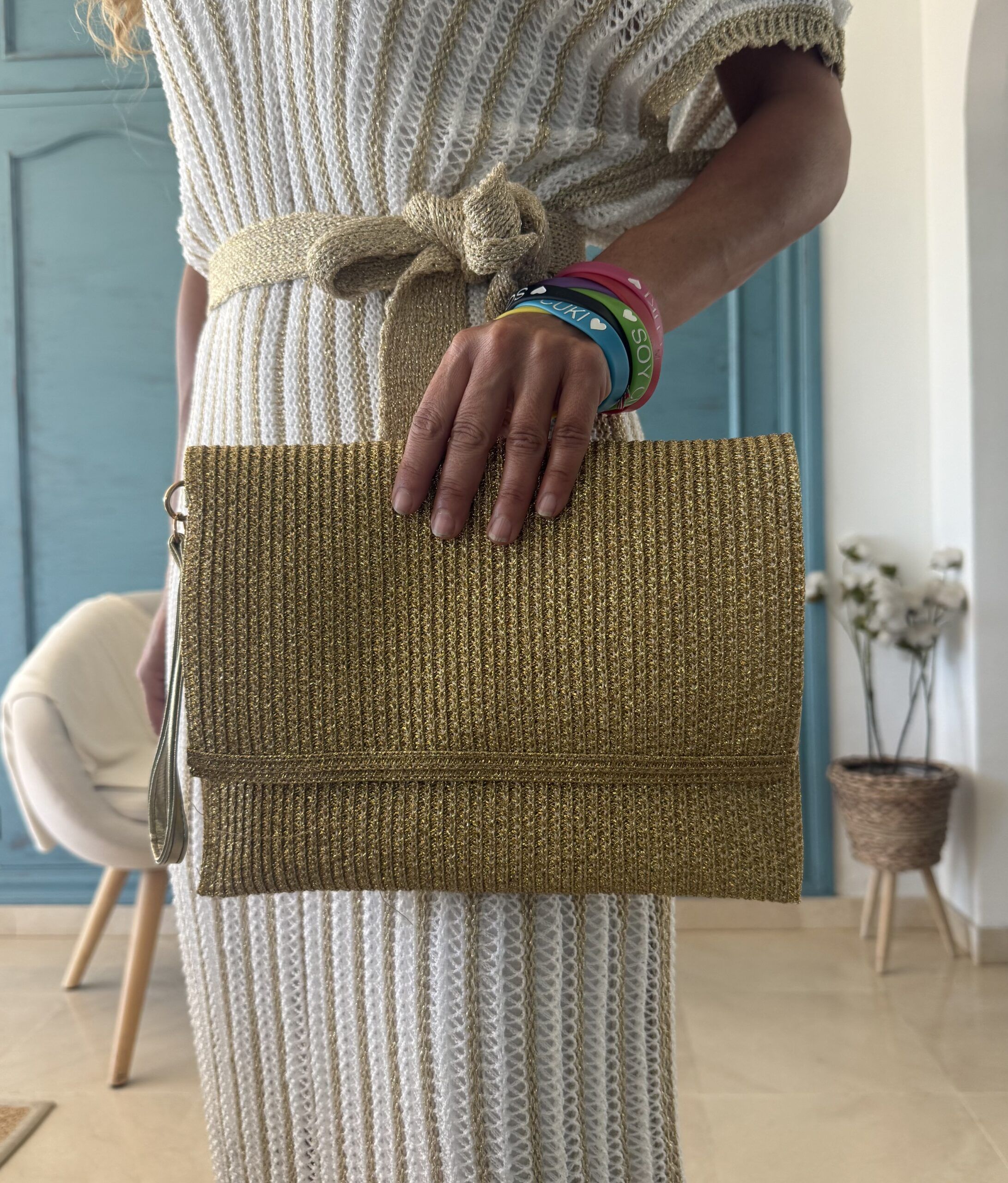 Bolso dorado rafia
