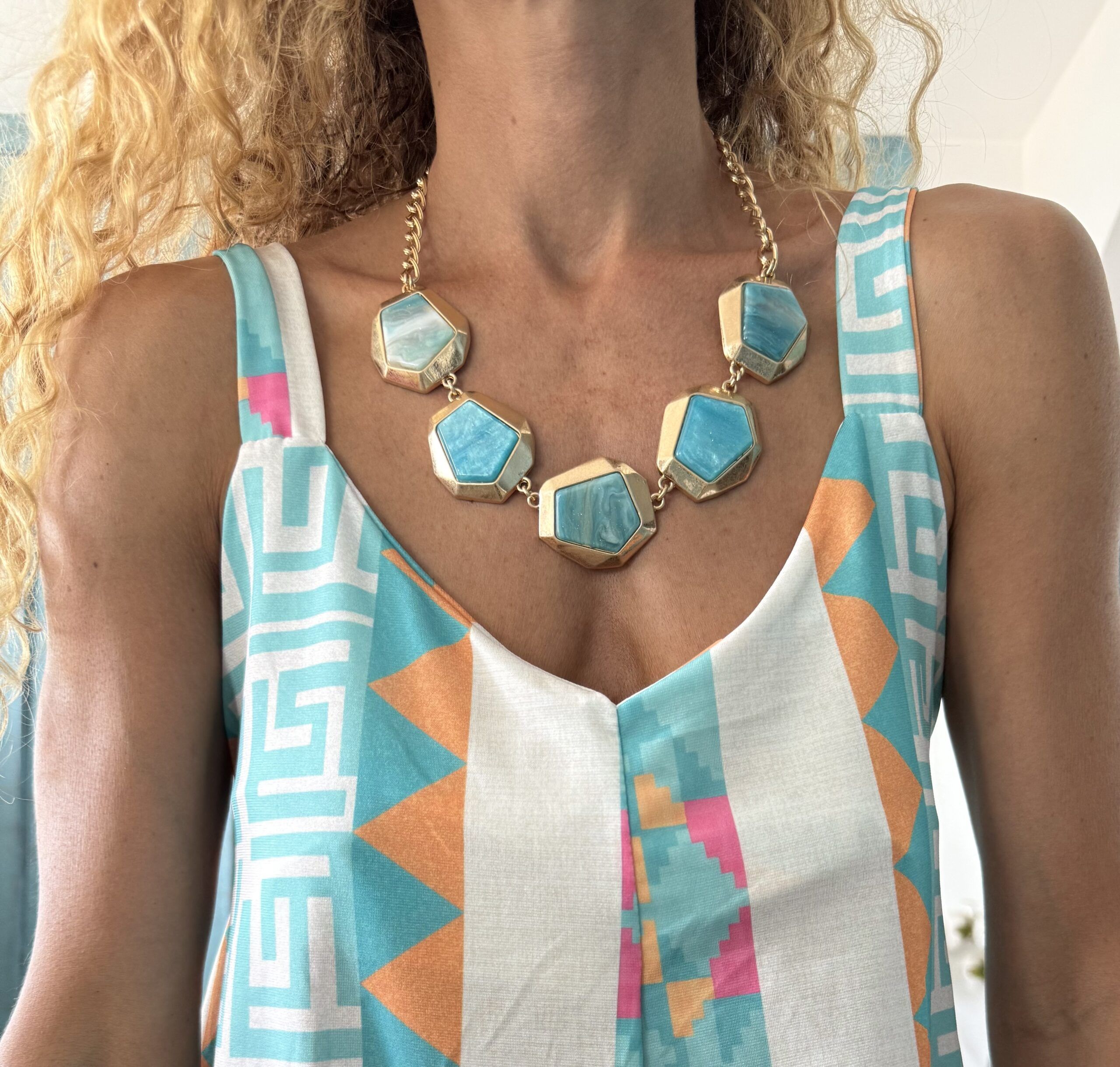 Collar geométrico turquesa