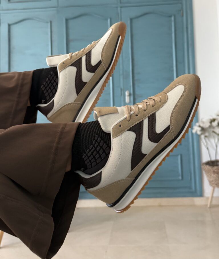 Deportivas beige líneas