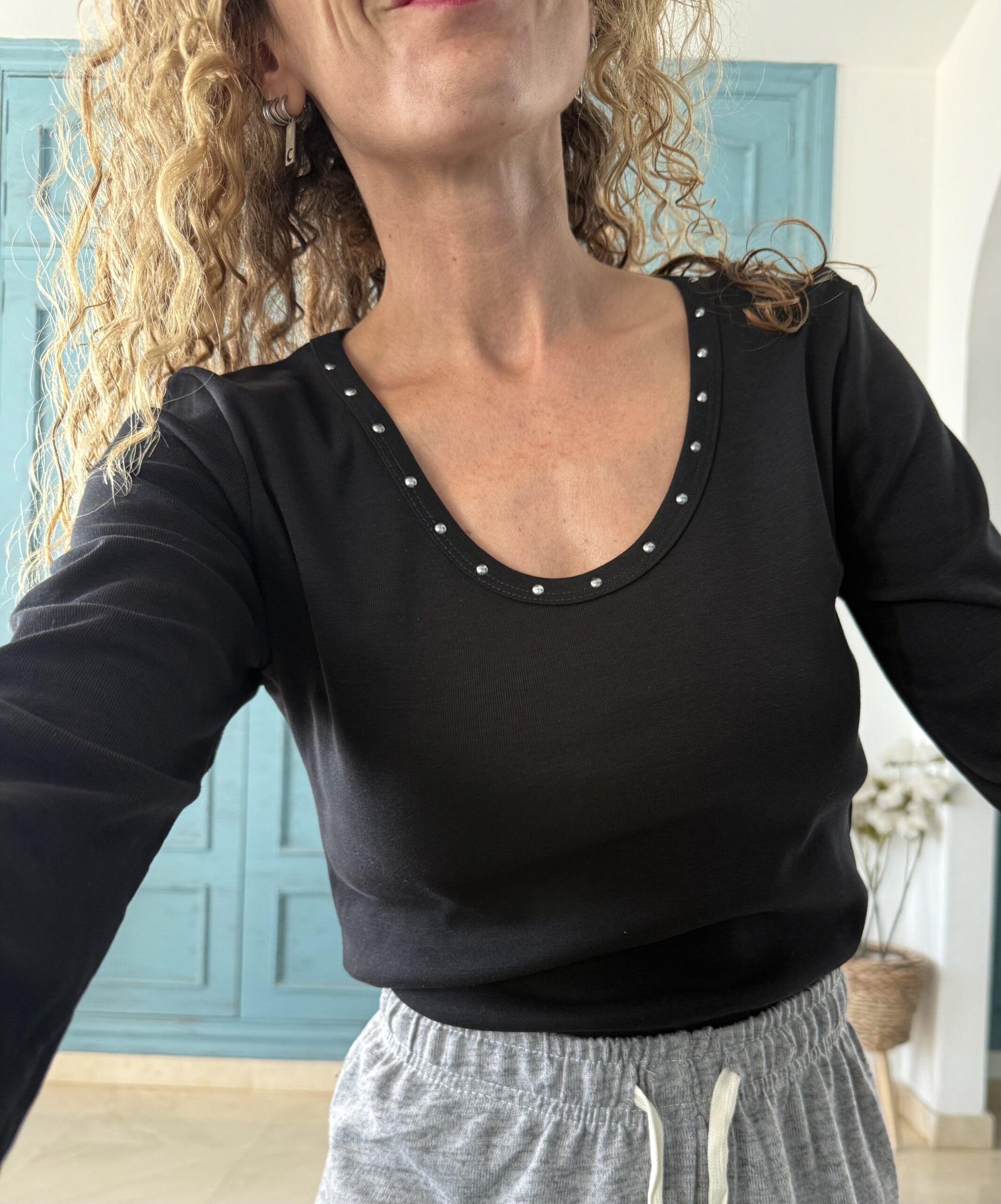 Camiseta tachas negra
