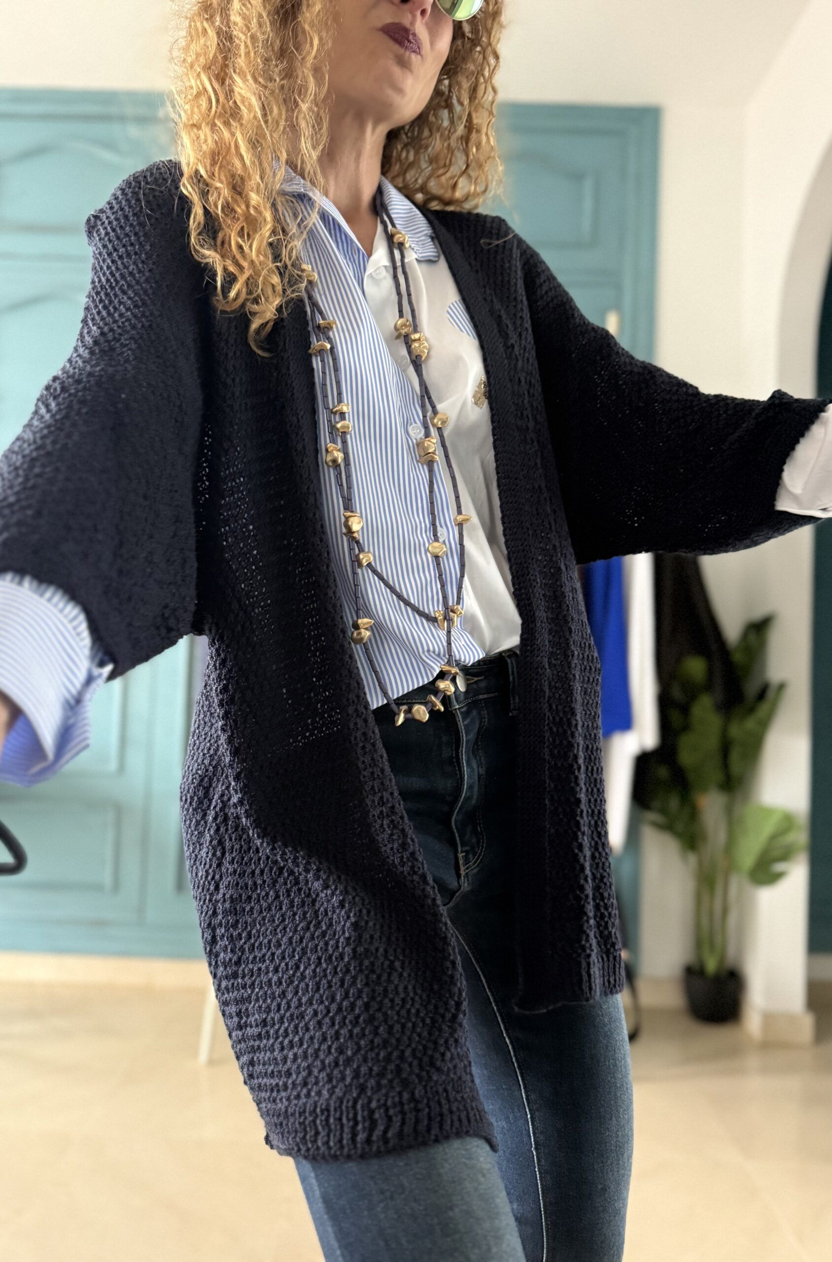 Rebeca punto azul marino