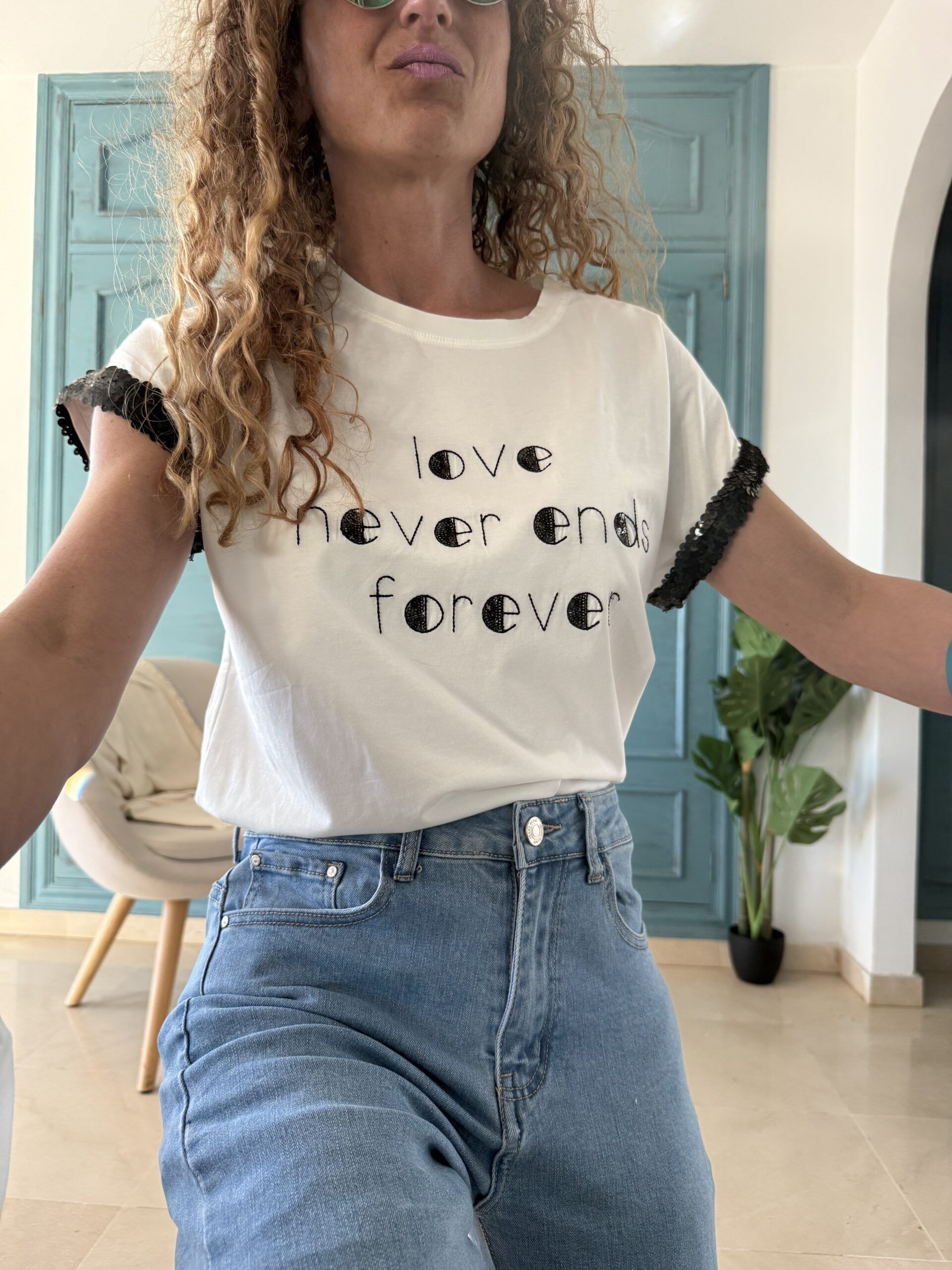 Camiseta lentejuelas blanca y negra