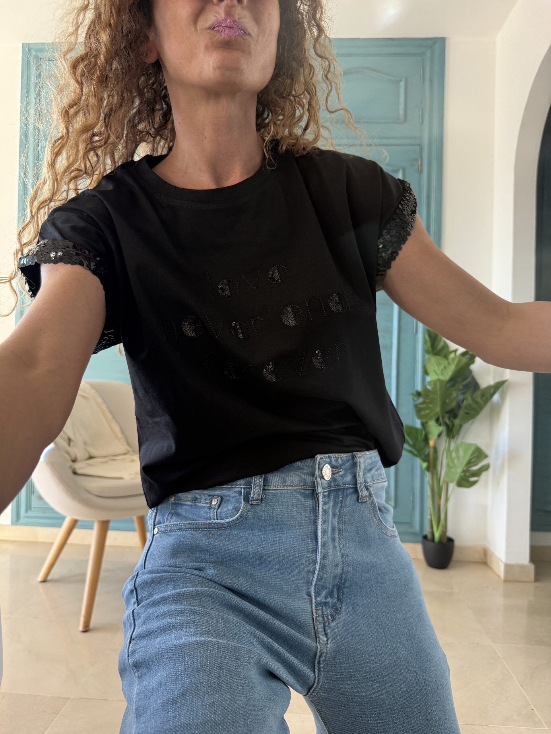 Camiseta lentejuelas negra
