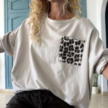 Sudadera bolsillo leo beige