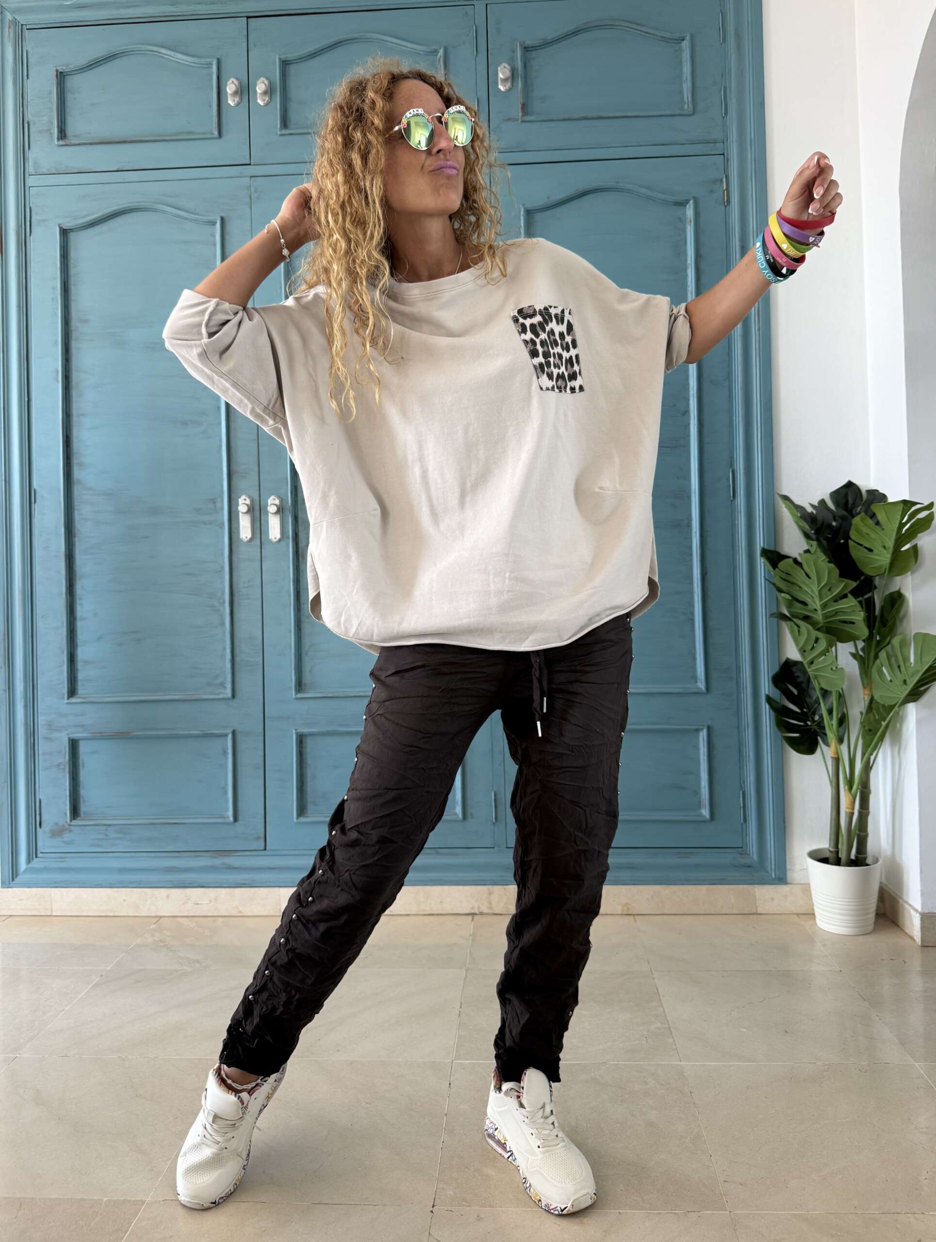 Sudadera bolsillo leo beige - Imagen 2