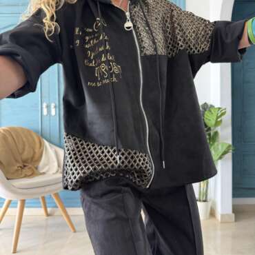 Chaqueta antelina y red negro