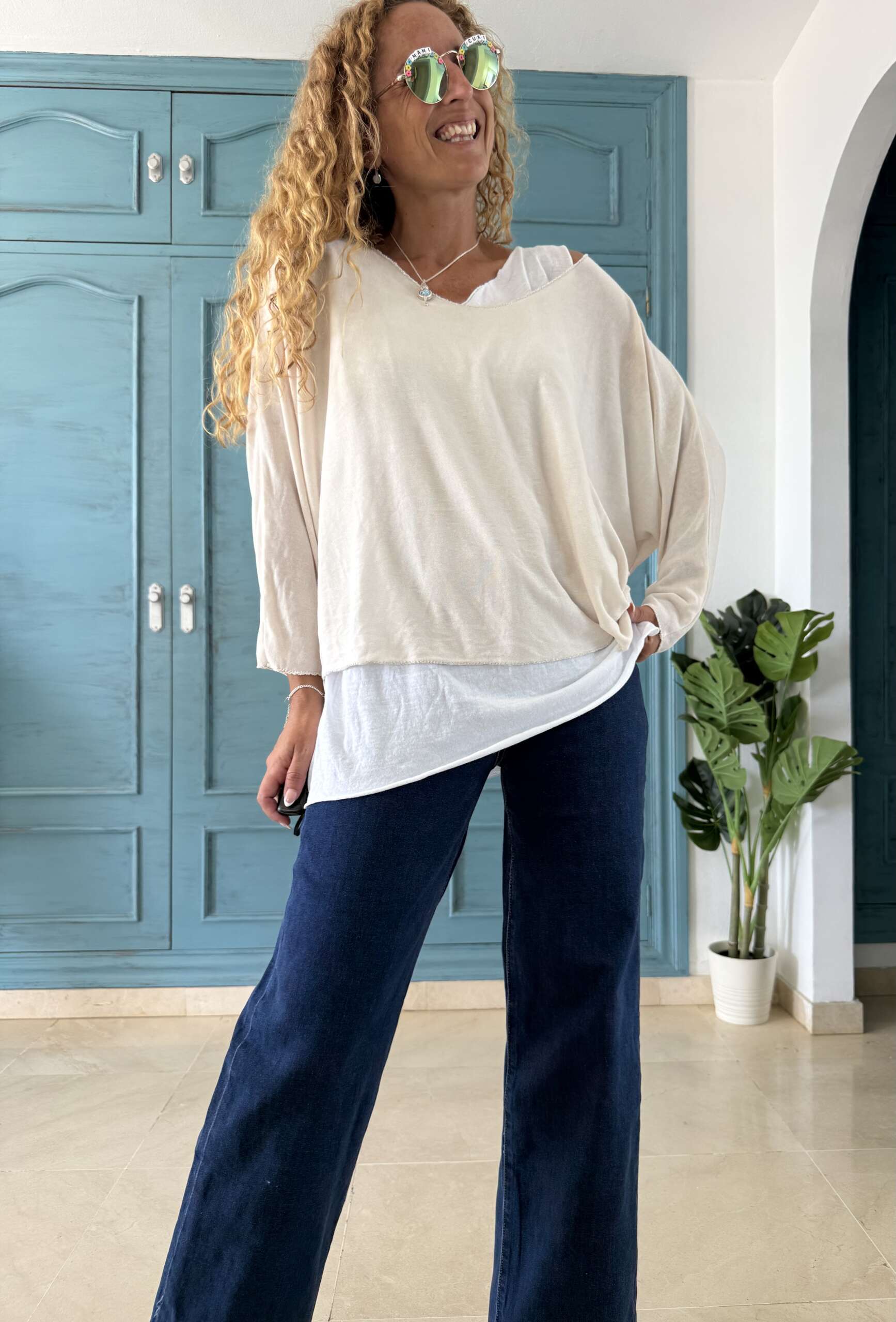 Jersey liso beige y camiseta - Imagen 2