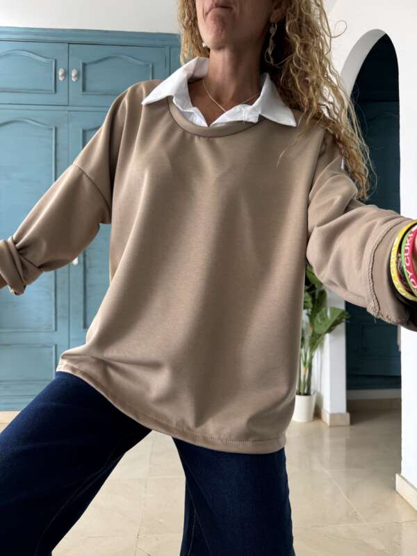 Sudadera cuello camisa beige