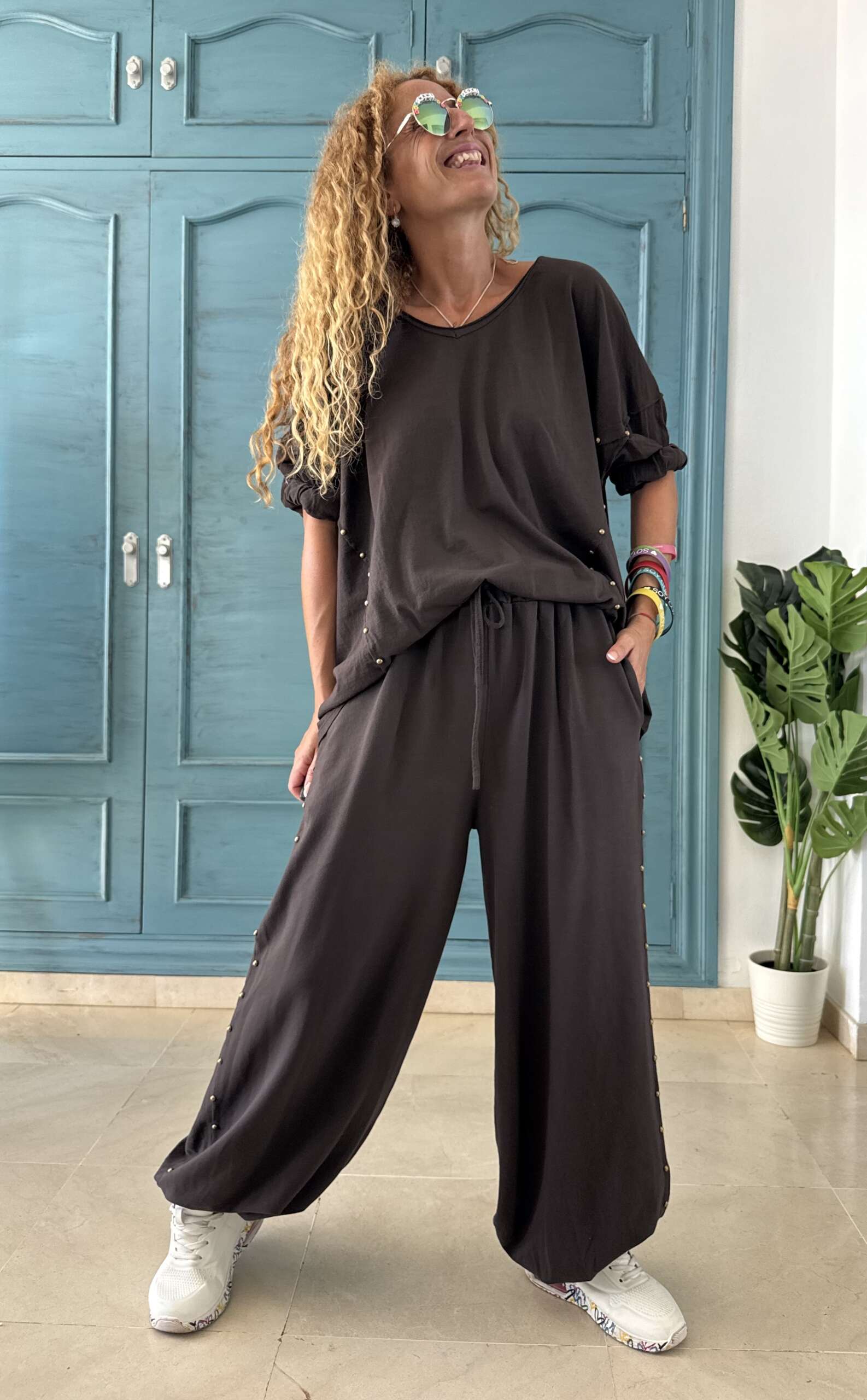 Pantalón bombacho tachas chocolate - Imagen 3