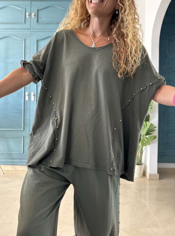 Camiseta tachas verde