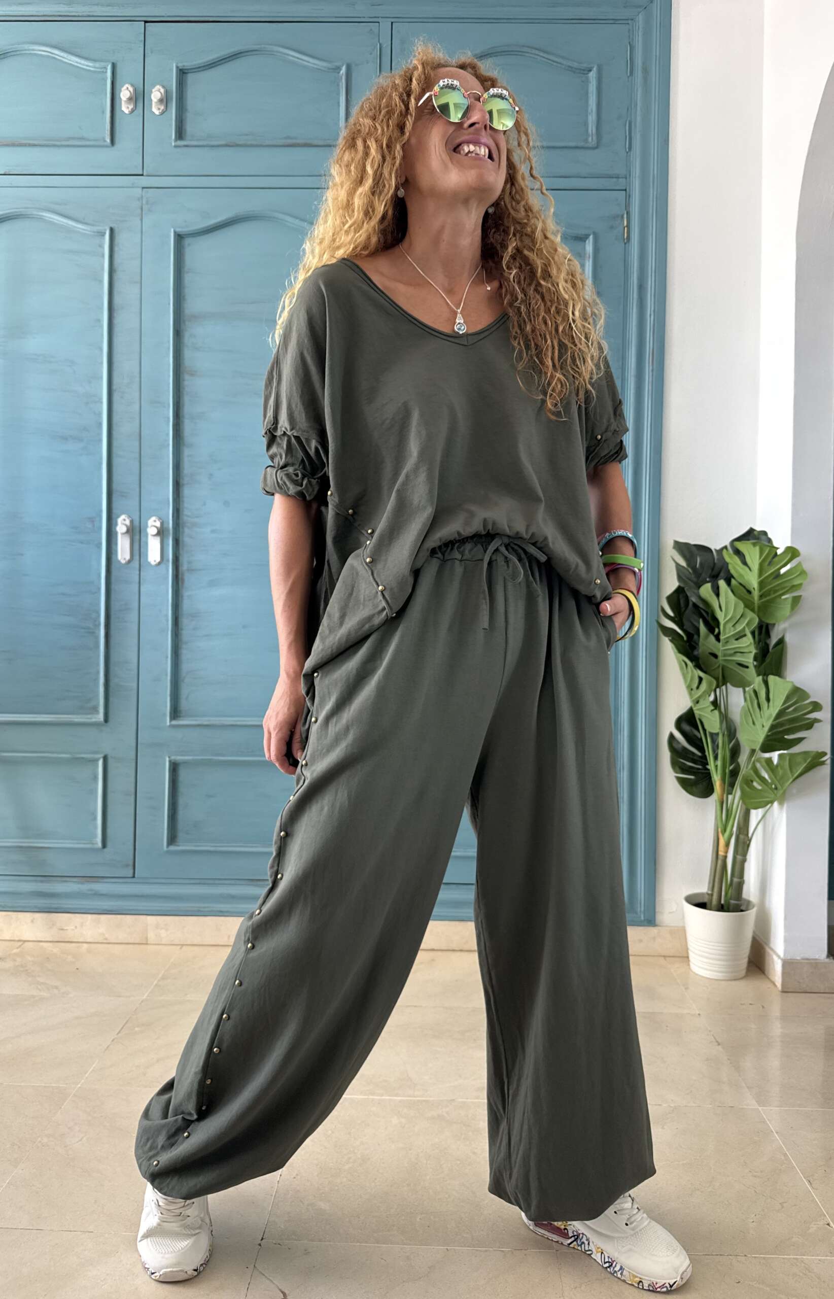 Pantalón bombacho tachas verde