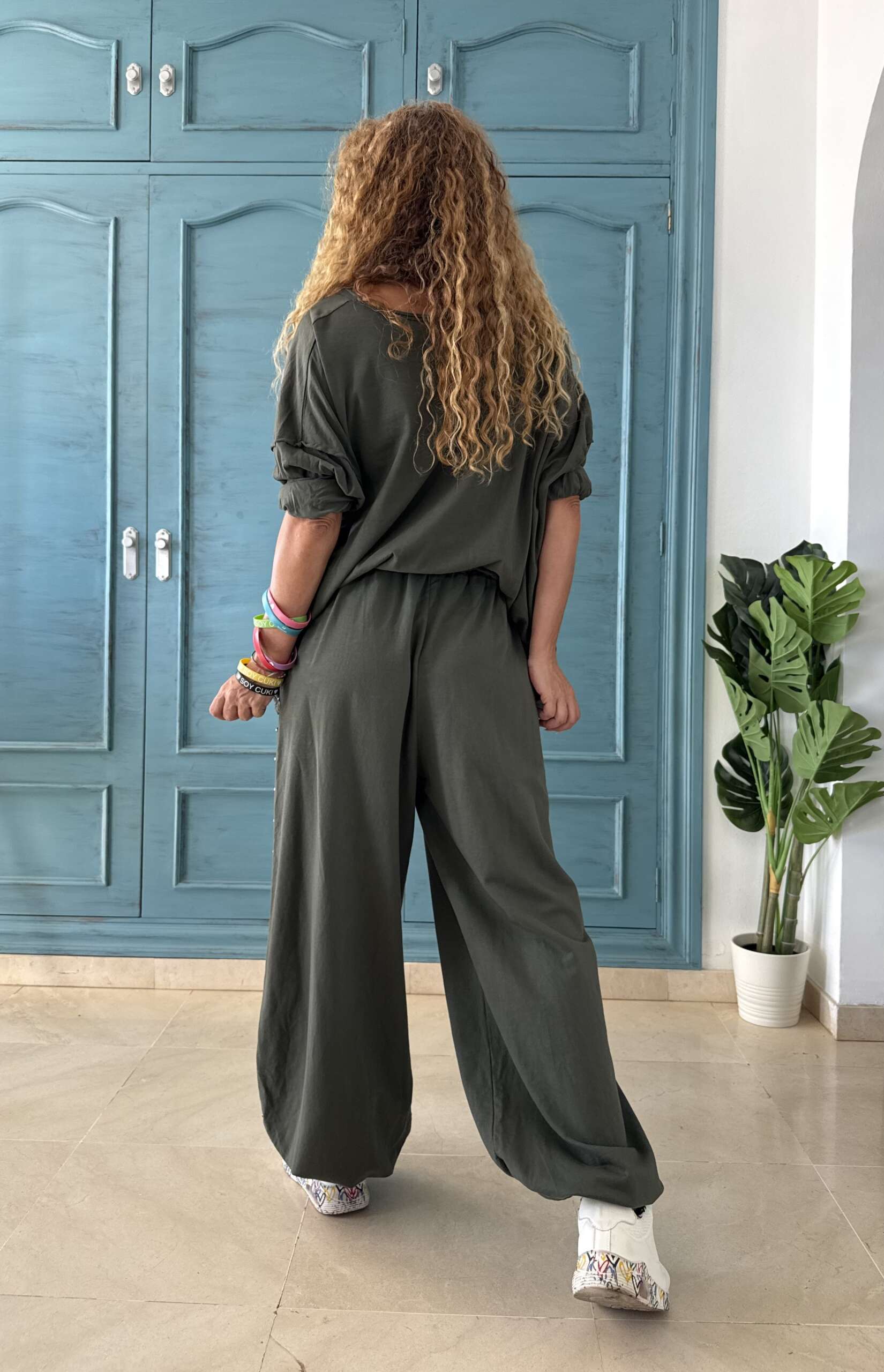 Pantalón bombacho tachas verde - Imagen 3