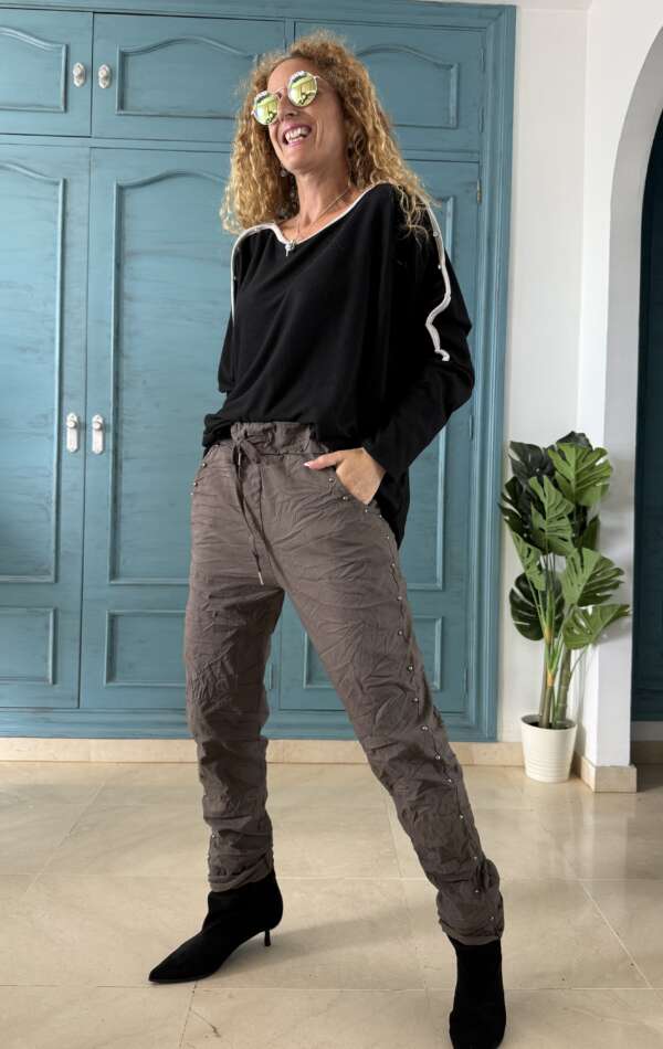 Pantalón tachas elástico caqui