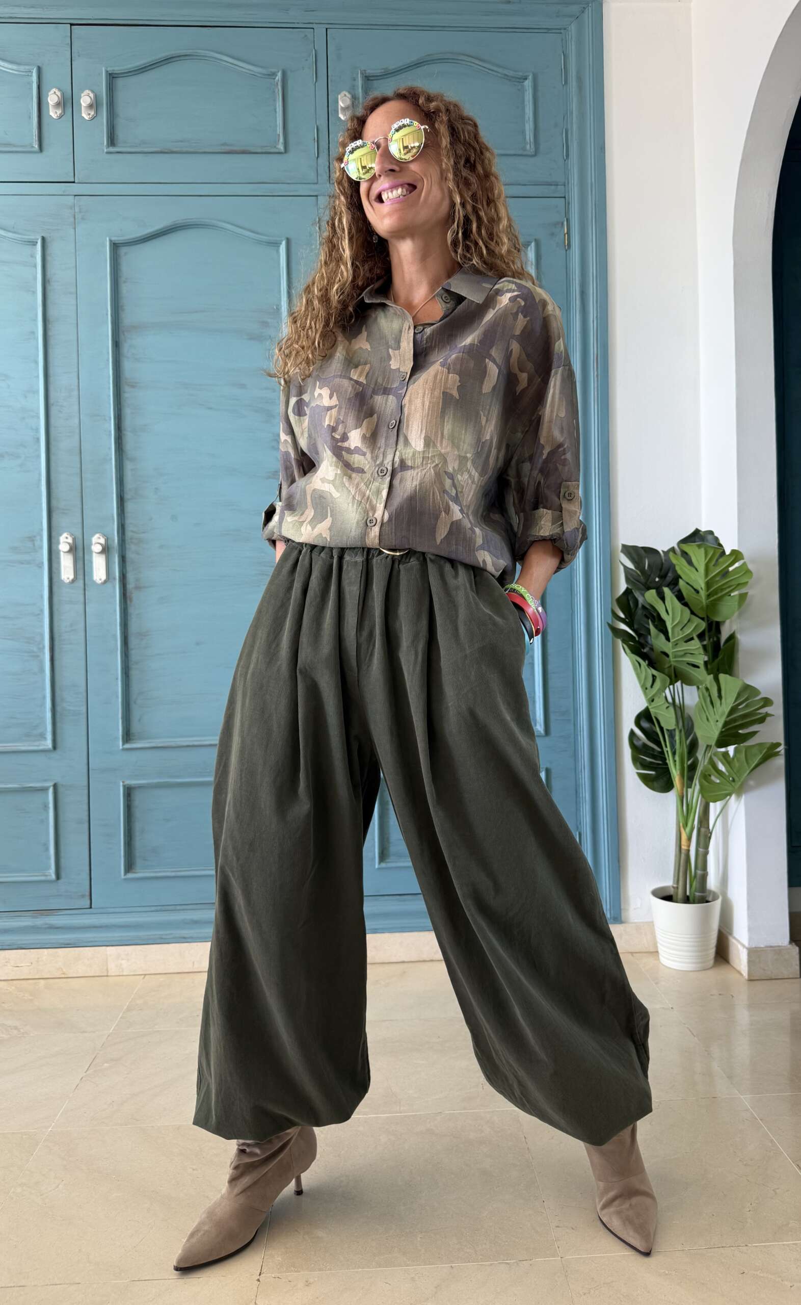 Pantalón bombacho micro pana verde - Imagen 2