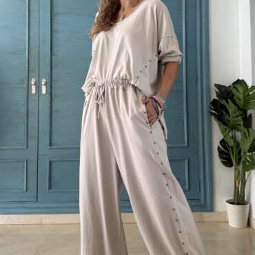 Pantalón bombacho tachas beige