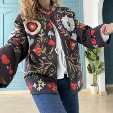 Chaqueta antelina efecto bordado oscura