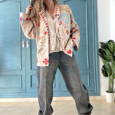 Chaqueta antelina efecto bordado beige