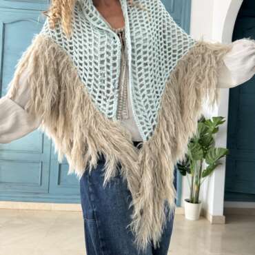 Capa crochet y plumas azul/beige
