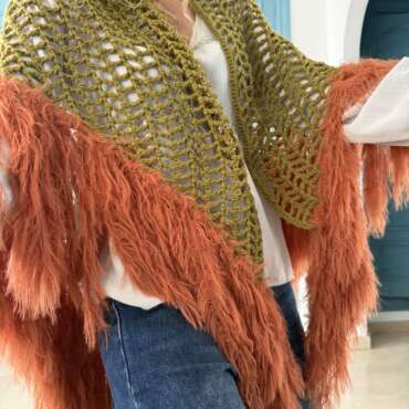Capa crochet y plumas verde/caldera