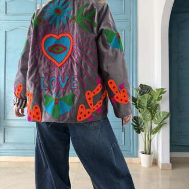 Chaqueta terciopelo bordada love