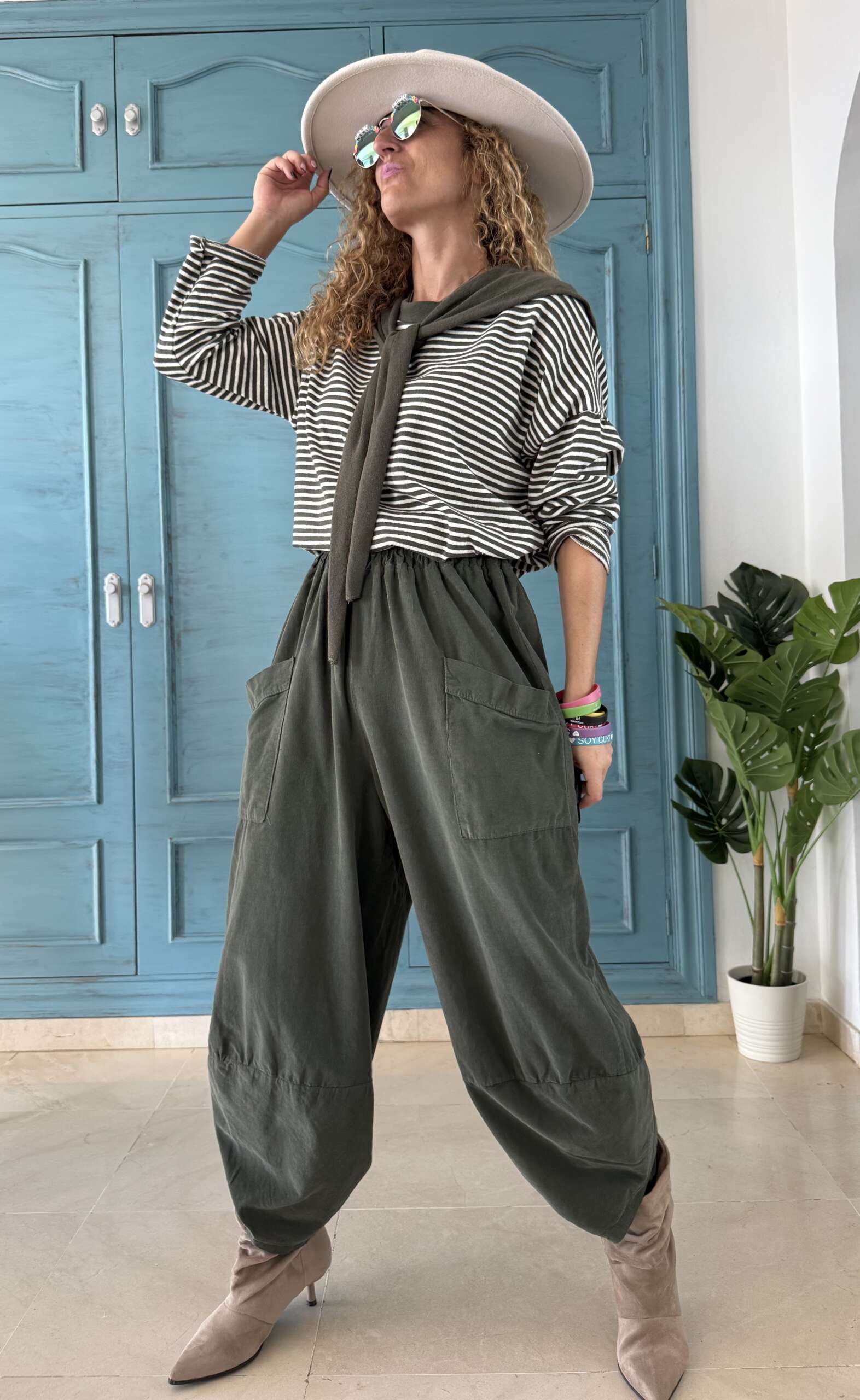 Pantalón Camboya pana verde militar