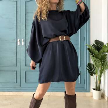 Vestido satén y cinturón azul marino