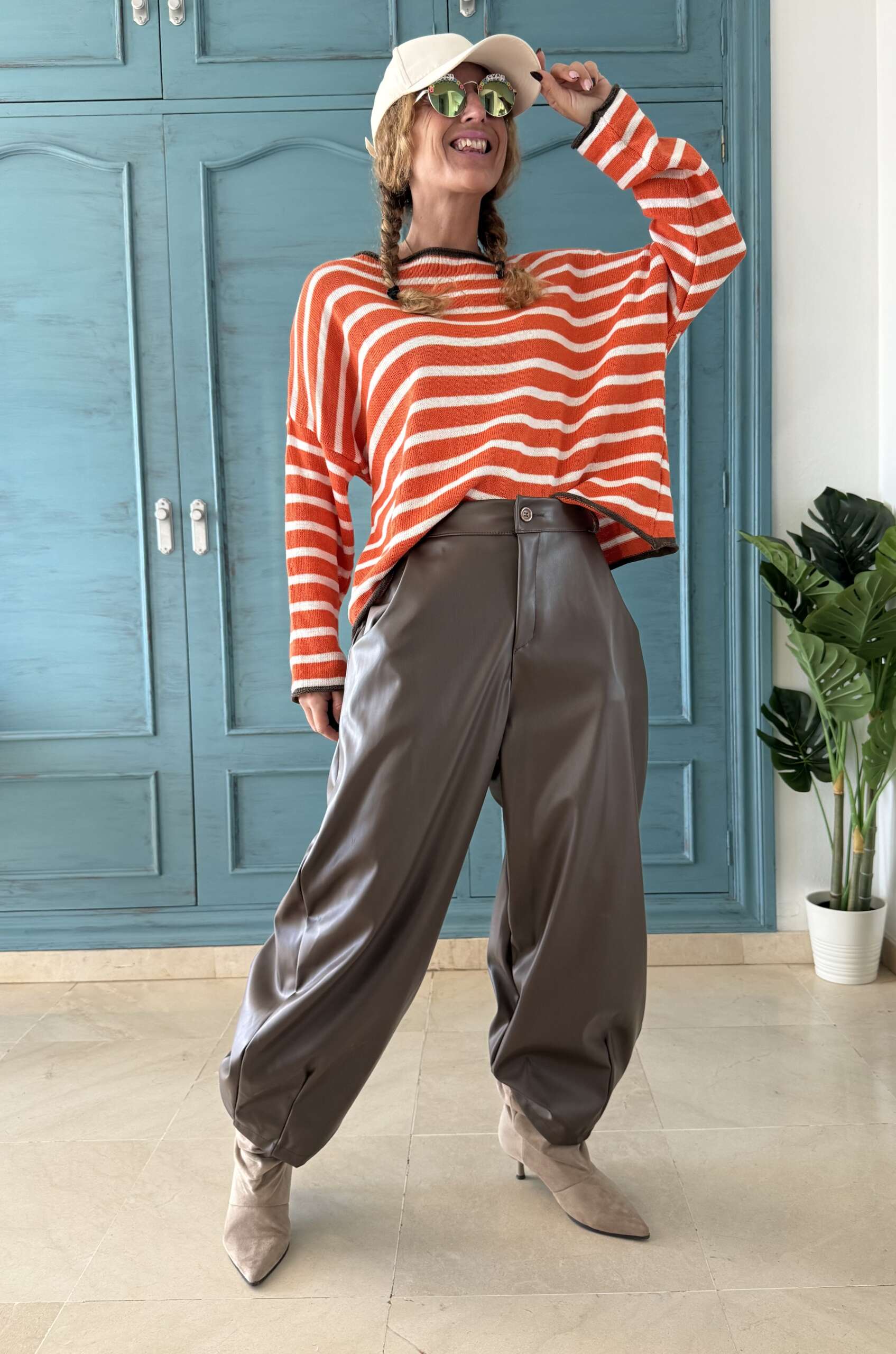 Pantalón polipiel chocolate - Imagen 2