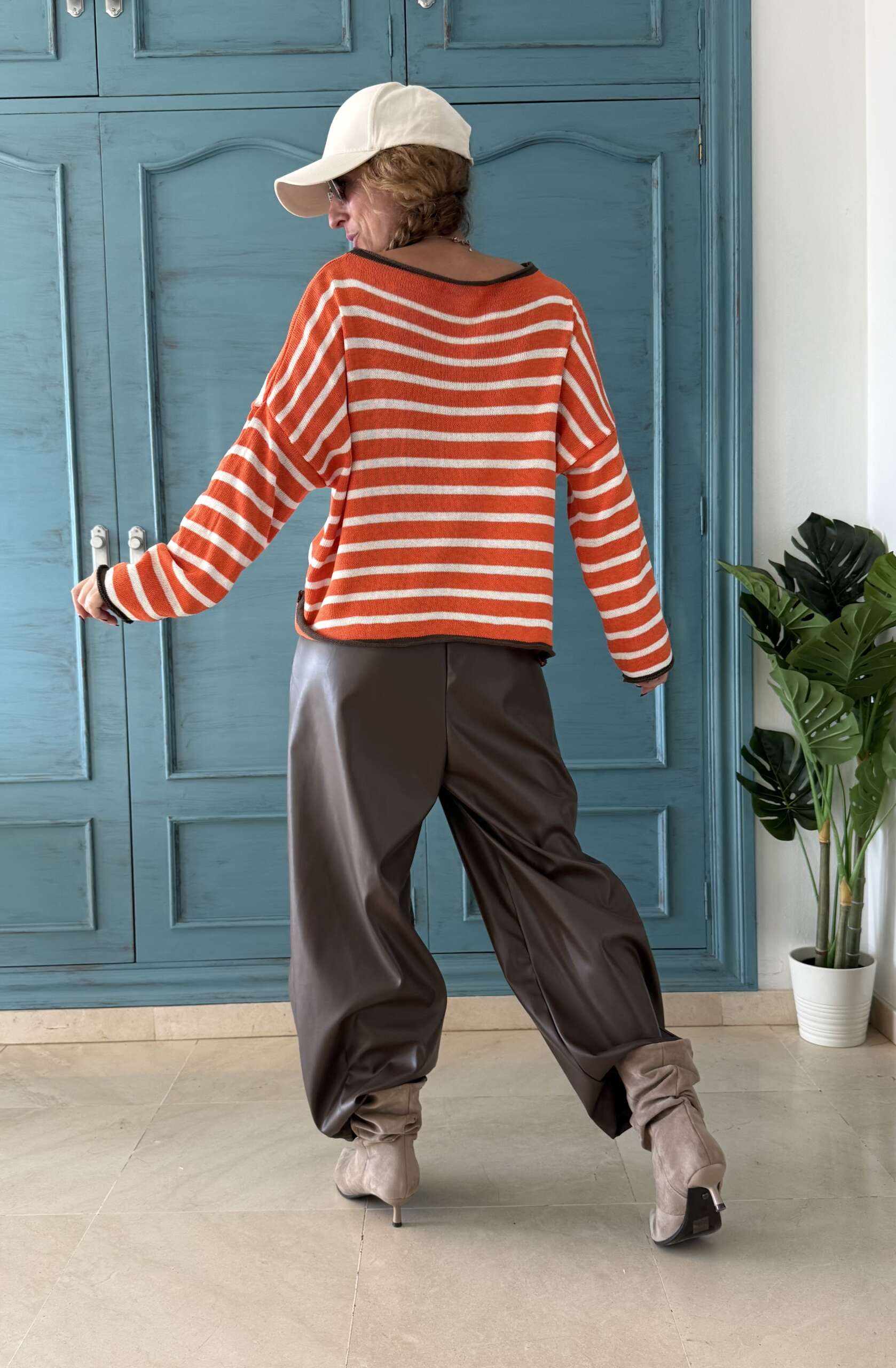 Pantalón polipiel chocolate - Imagen 3