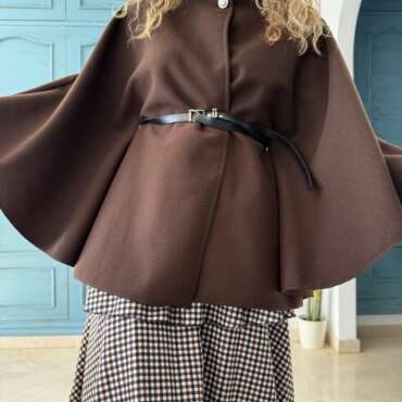 Chaqueta capa y cinturón chocolate