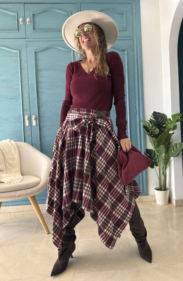 Falda cuadros asimétrica granate