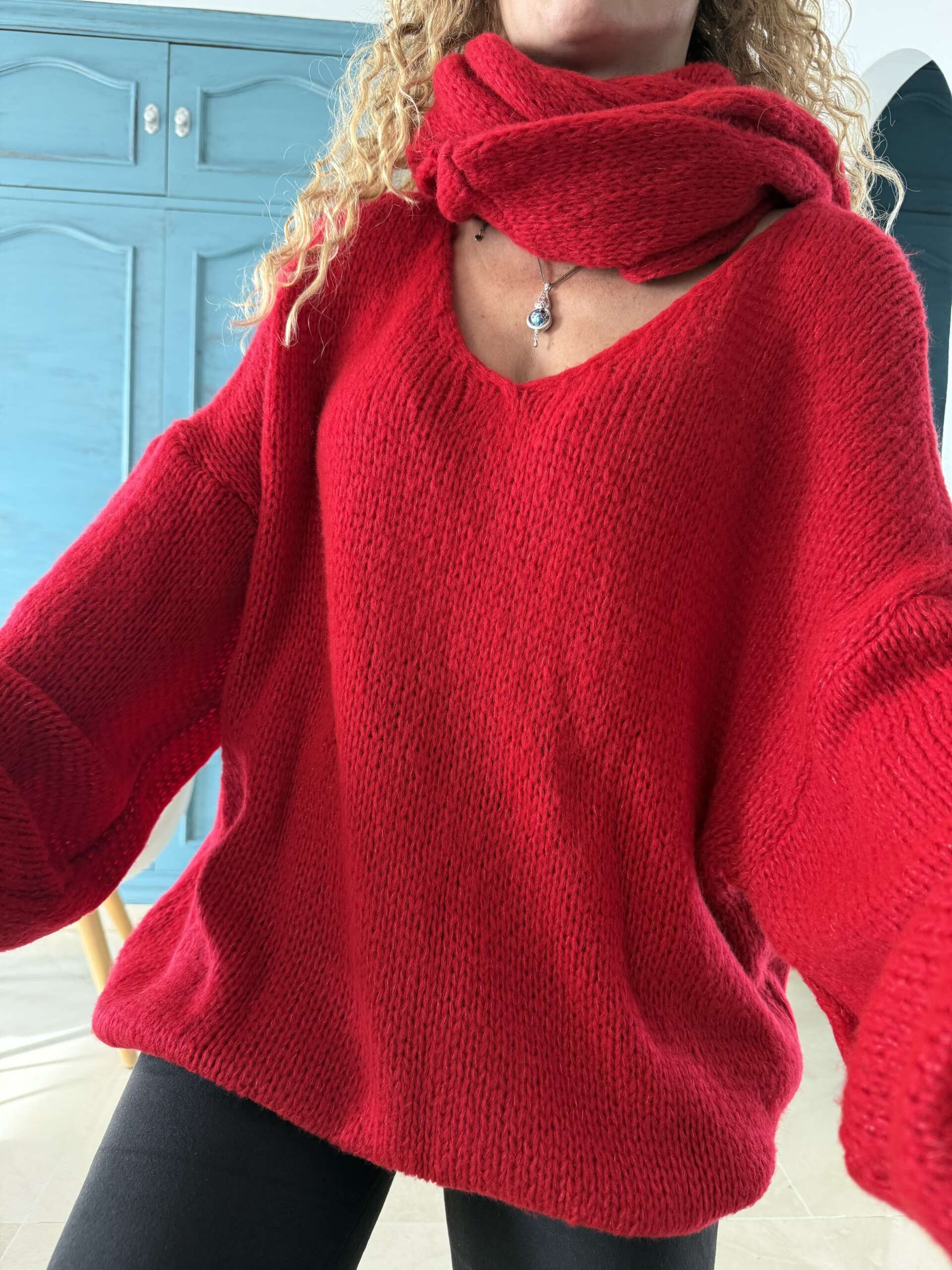 Jersey y cuello rojo